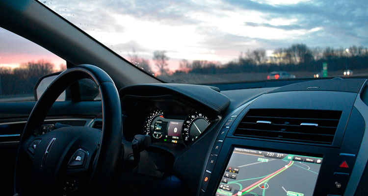 Automovil en carretera