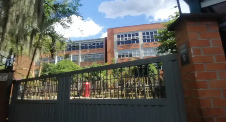 entrada colegio colombo británico